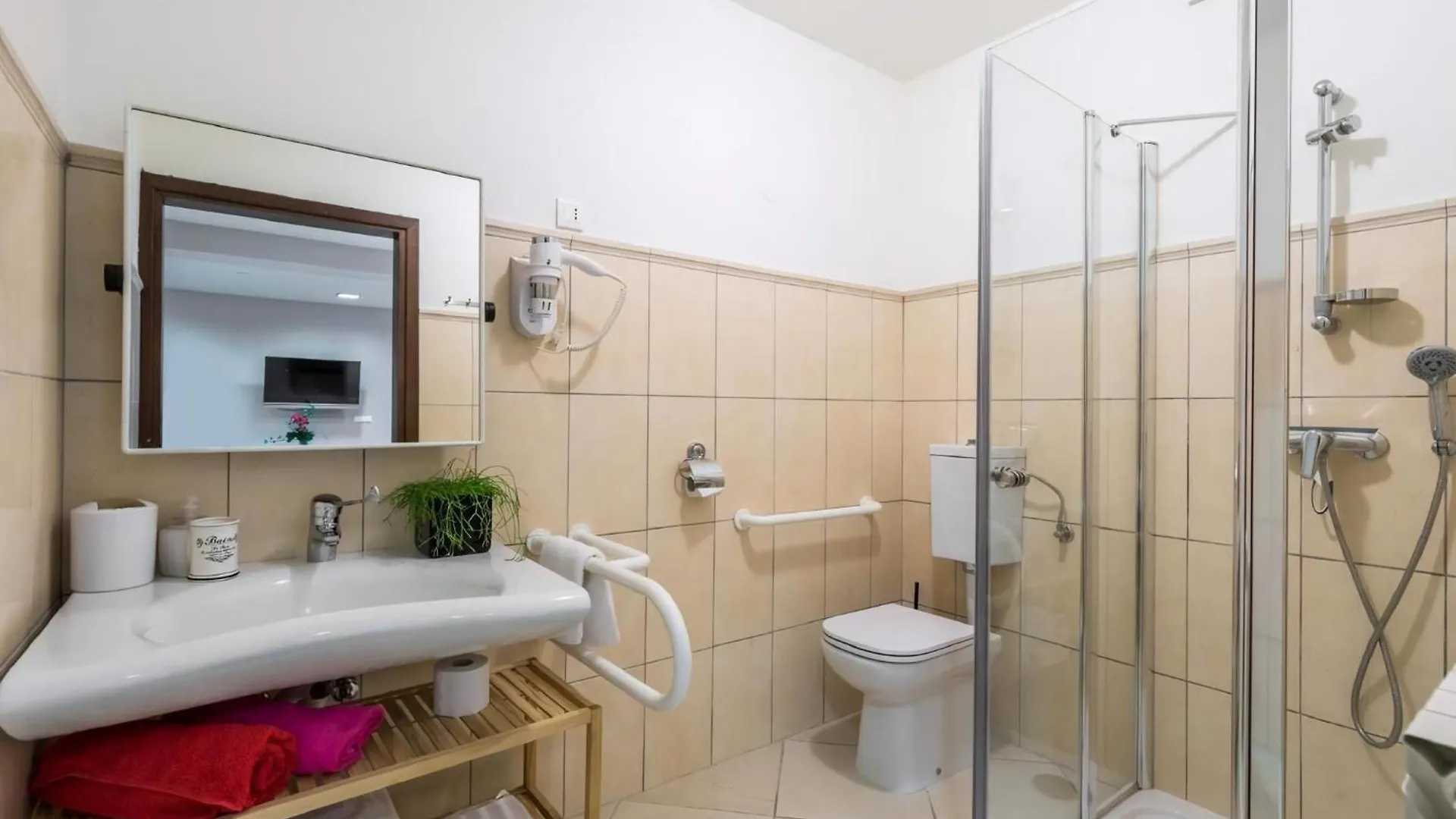Villa Lidija Mit Pool Fuer 8 Personen Antonci  Holiday home