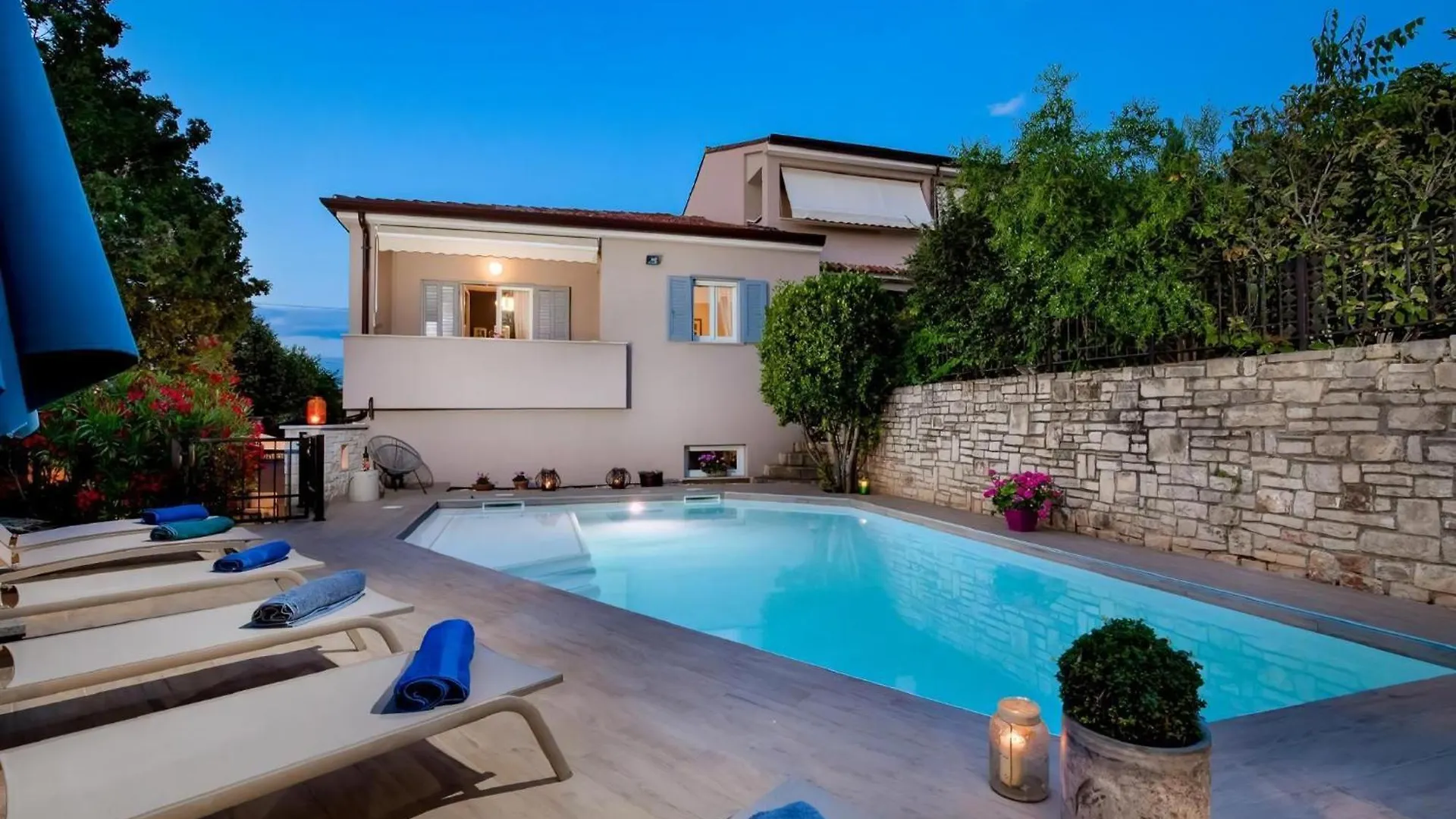 Villa Lidija Mit Pool Fuer 8 Personen contacts