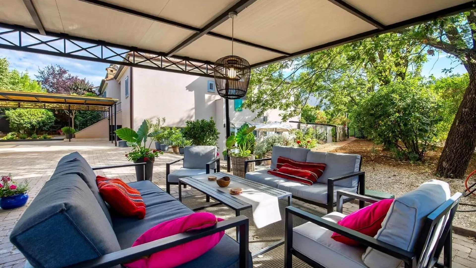 Villa Lidija Mit Pool Fuer 8 Personen Antonci  Croatia