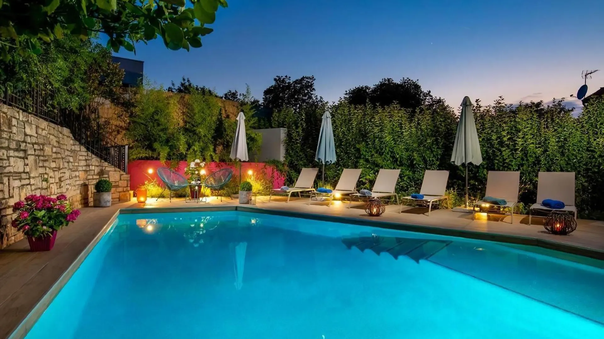 Villa Lidija Mit Pool Fuer 8 Personen Antonci  Croatia