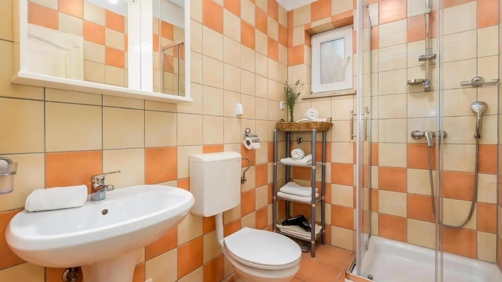 Villa Lidija Mit Pool Fuer 8 Personen Antonci